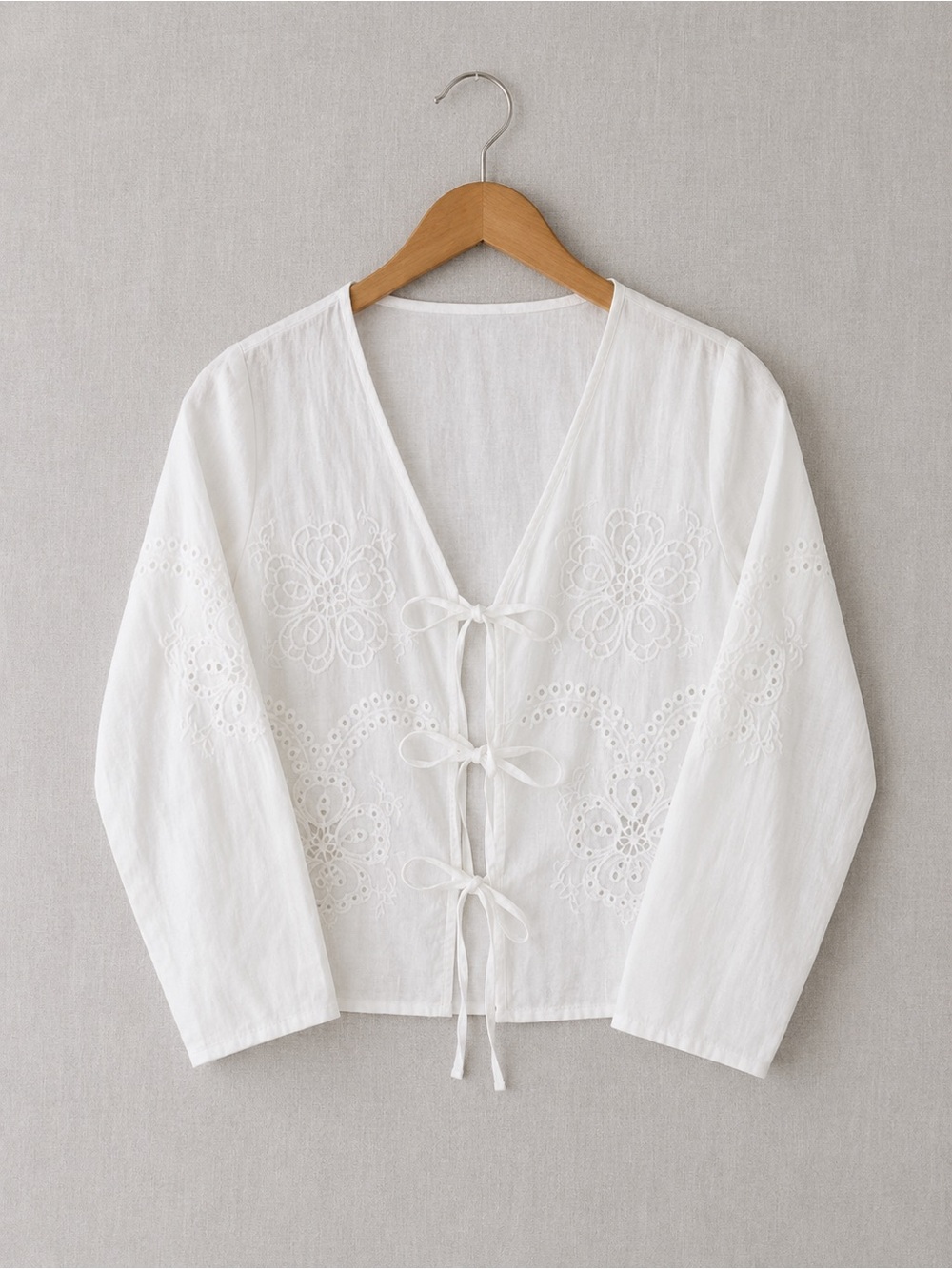 🍒3/33$ White Embroidered Tie-Front Women's Top